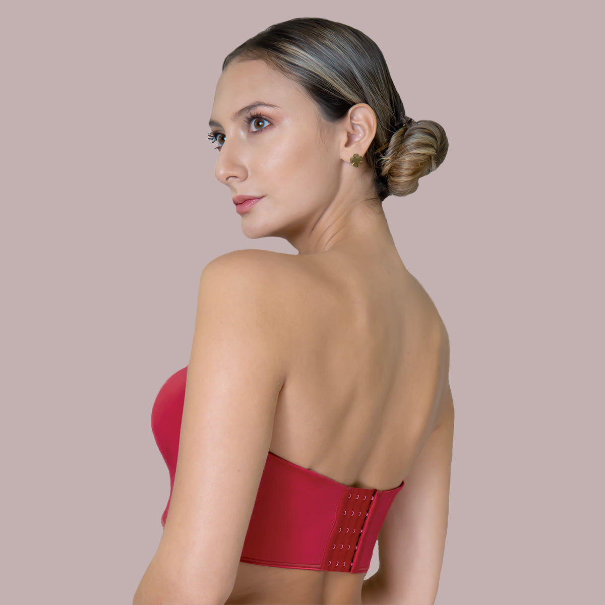 BRASSIER CON ESCOTE PROFUNDO